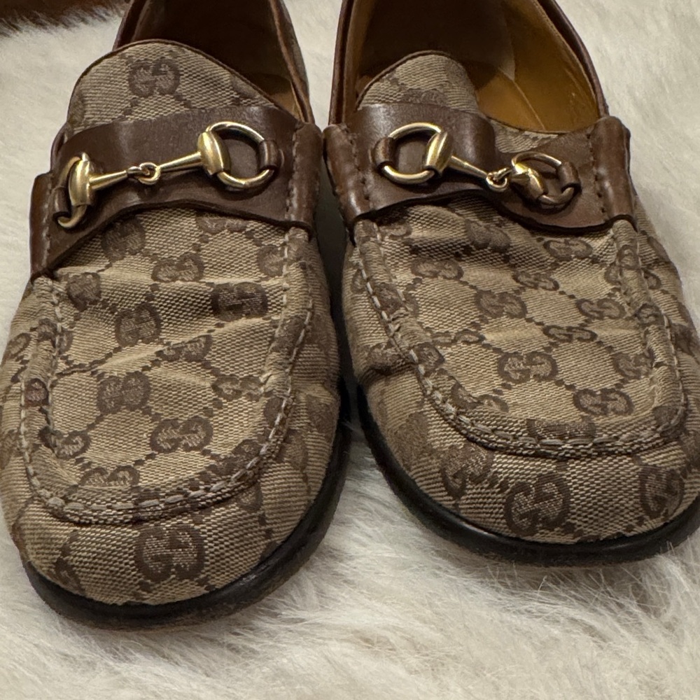Gucci Men’s Tan Canvas Monogram Loafers w/ Gold Horsebit Size 10 1/2D pre-owned. - Picture 2 of 10